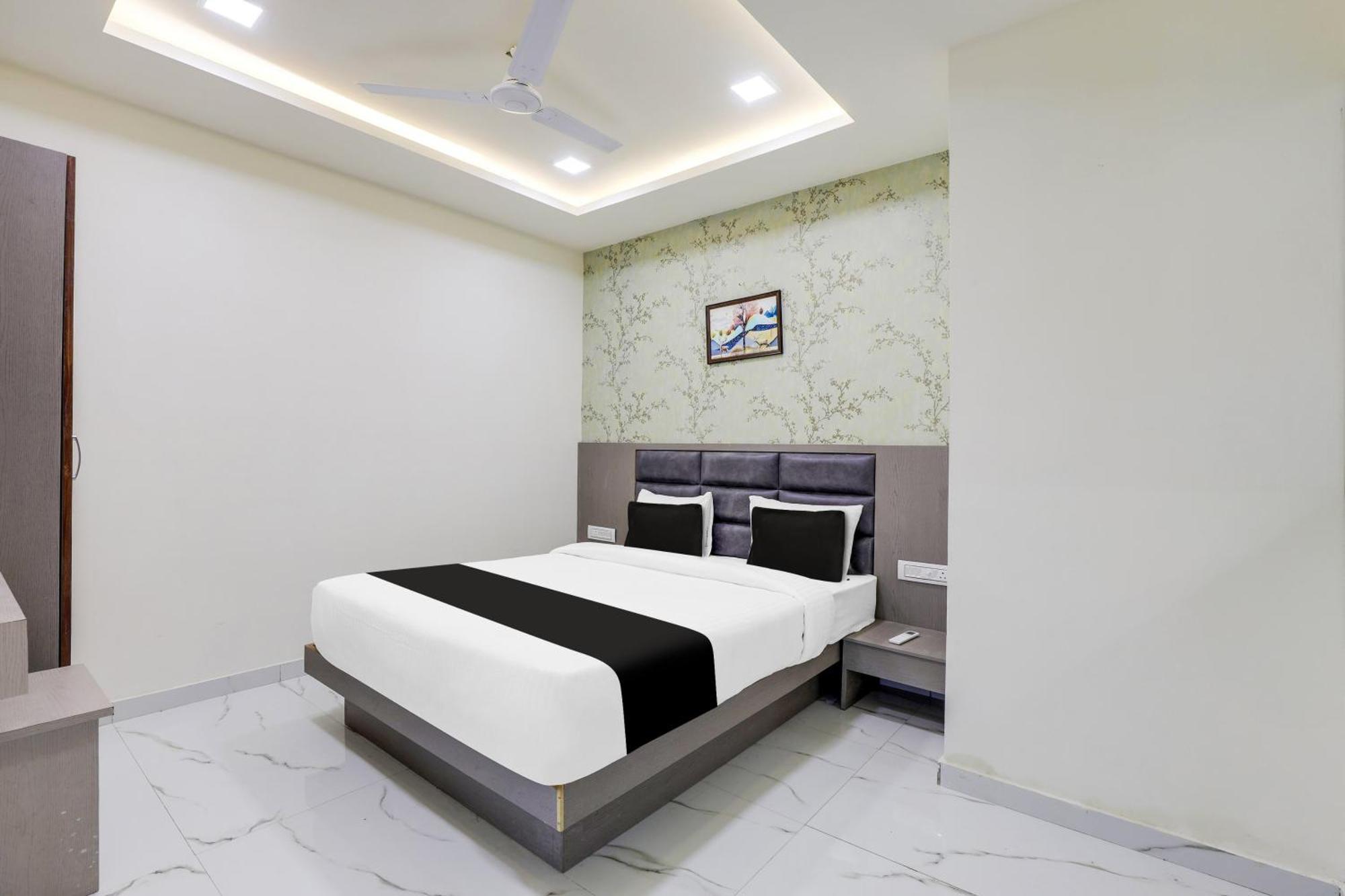 Hotel O Neek Palace Ahmedabad Eksteriør bilde