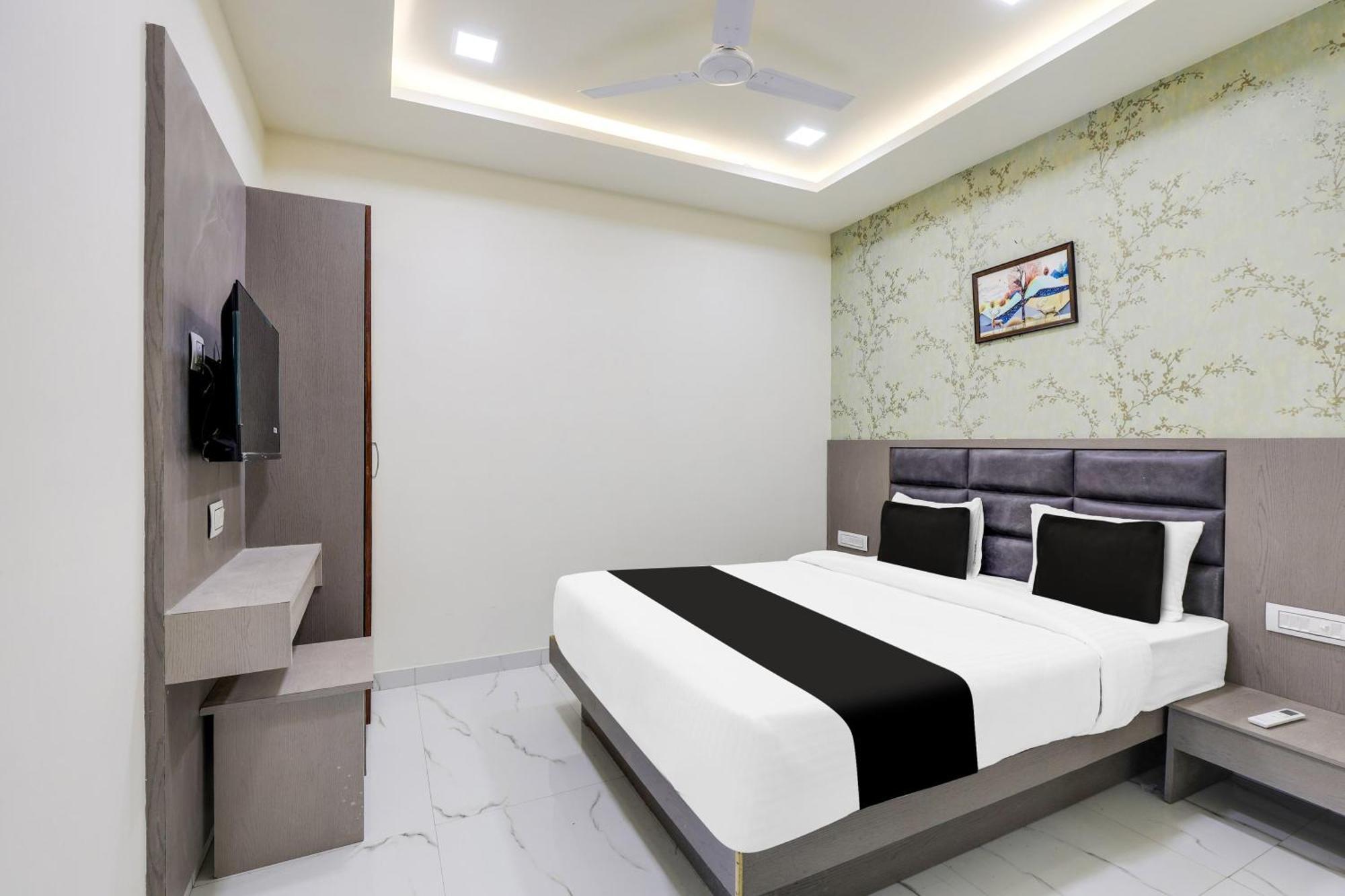 Hotel O Neek Palace Ahmedabad Eksteriør bilde